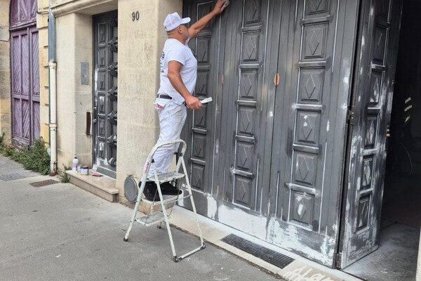PREPARATION SURFACE PORTE GARAGE ARTISAN DEBORD