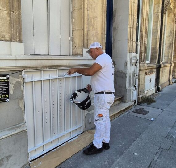 Francois Debord peinture soubassement bordeaux